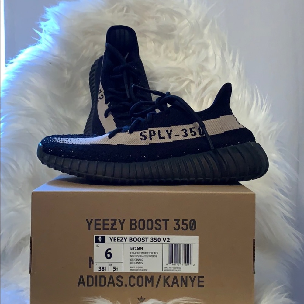 Yeezy Boost 350 V2 barley used